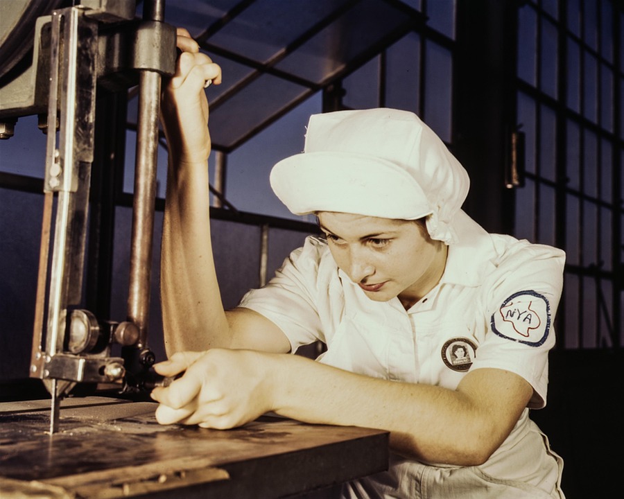 WW2-factory-woman-homefront-1